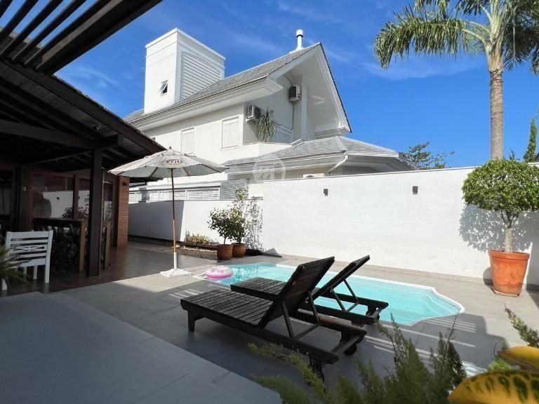 Casa em Pedra Branca, Palhoça. 3 quartos, 260m². Imagem 1 de 13